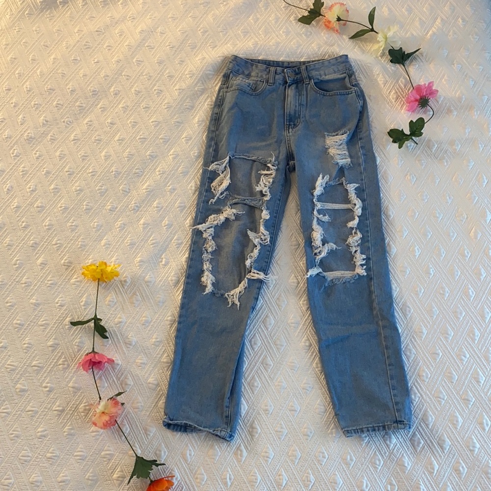 High rise, baggy mom style ripped jeans, size XS